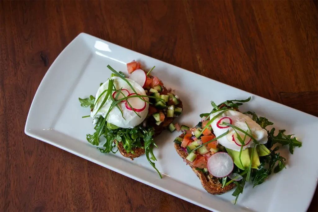 healthy avocado eggs benedict